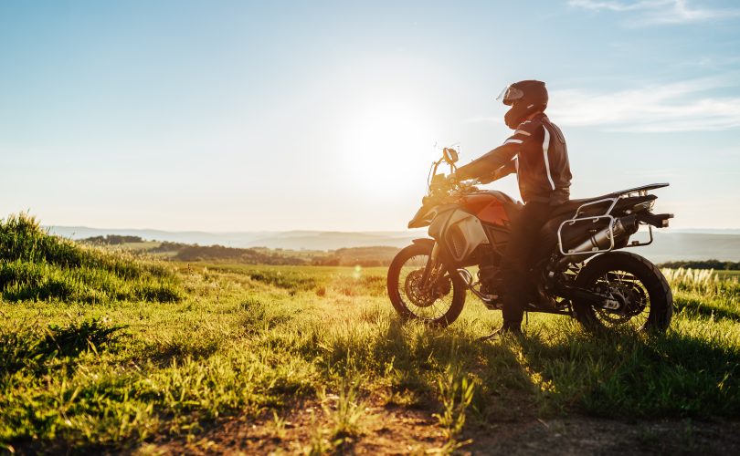 ツーリングする人